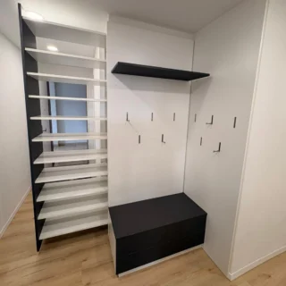 🪚🧰 Clever verstaut & stilvoll gelöst

Für ein neues Wohnprojekt durften gleich mehrere Staumöglichkeiten für Ordnung mit Stil verwirklichen.

🔹Garderobe - mit cleverem Stauraum für Schuhe
🔹Badschränke - Ordnung für Waschmaschine, Trockner & Badartikel
🔹Sideboard im Flur – Platz für Getränkekisten & weitere Staumöglichkeiten

Alles individuell geplant, passgenau gefertigt und mit viel Liebe zum Detail montiert. So entsteht Wohnqualität, die man sieht und spürt.

📩 Du hast auch eine Idee im Kopf? Wir bringen sie in Form – aus Holz.

#schreinereimüller #schemmerhofen #schreinerei #garderobe #badschrank #badschränke #badmöbel #sideboard #stauraum #maßarbeit #interiordesign #einzelstück #möbelnachmaß #designmöbel #homeoffice #büroeinrichtung #möbel #handwerk #tischlerqualität #wohnideen #einrichtungstrends #einrichtungskonzepte #eigenfertigung #ausliebezumholz